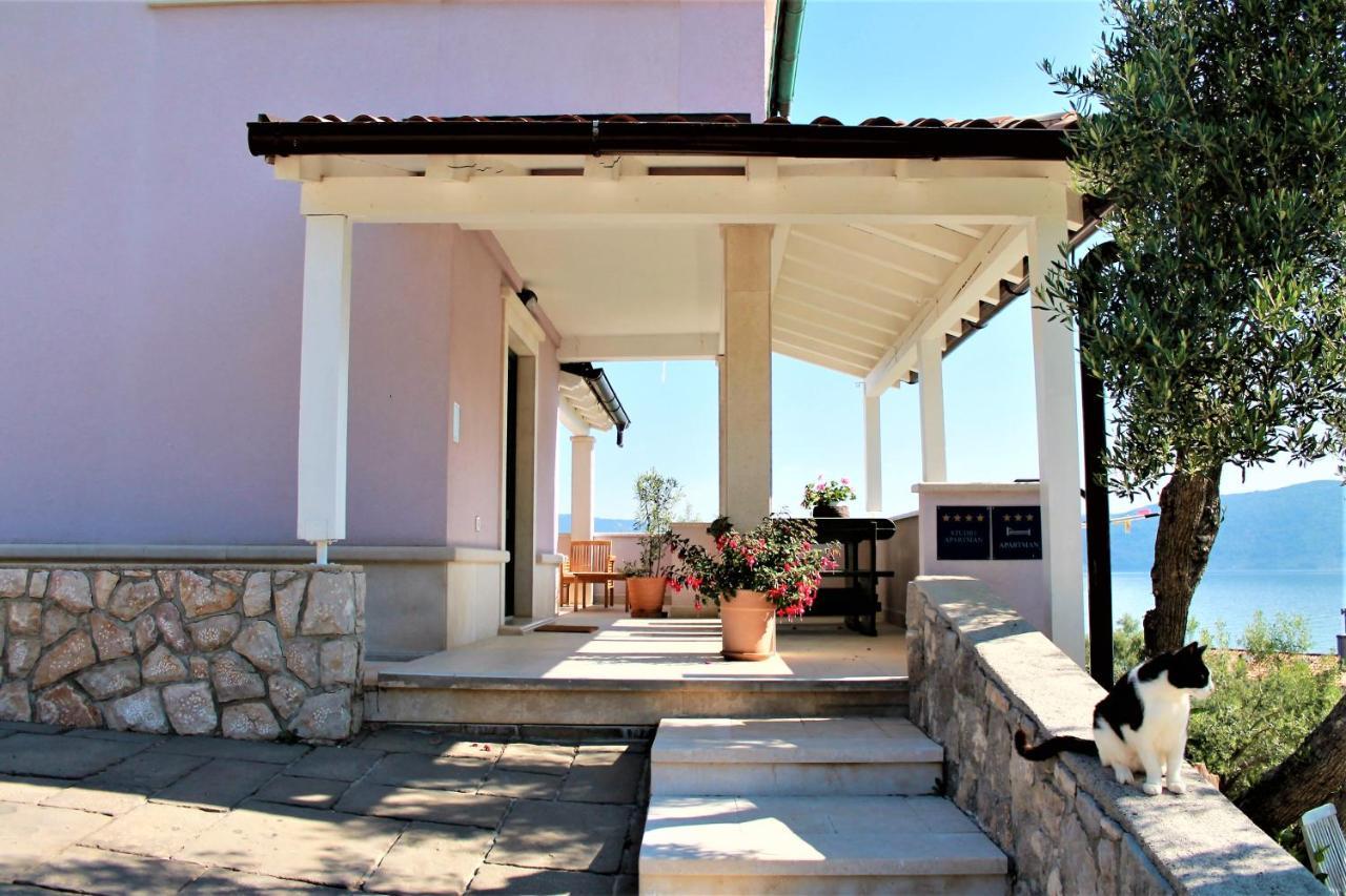 Apartmani Klaudija Valun Exterior photo