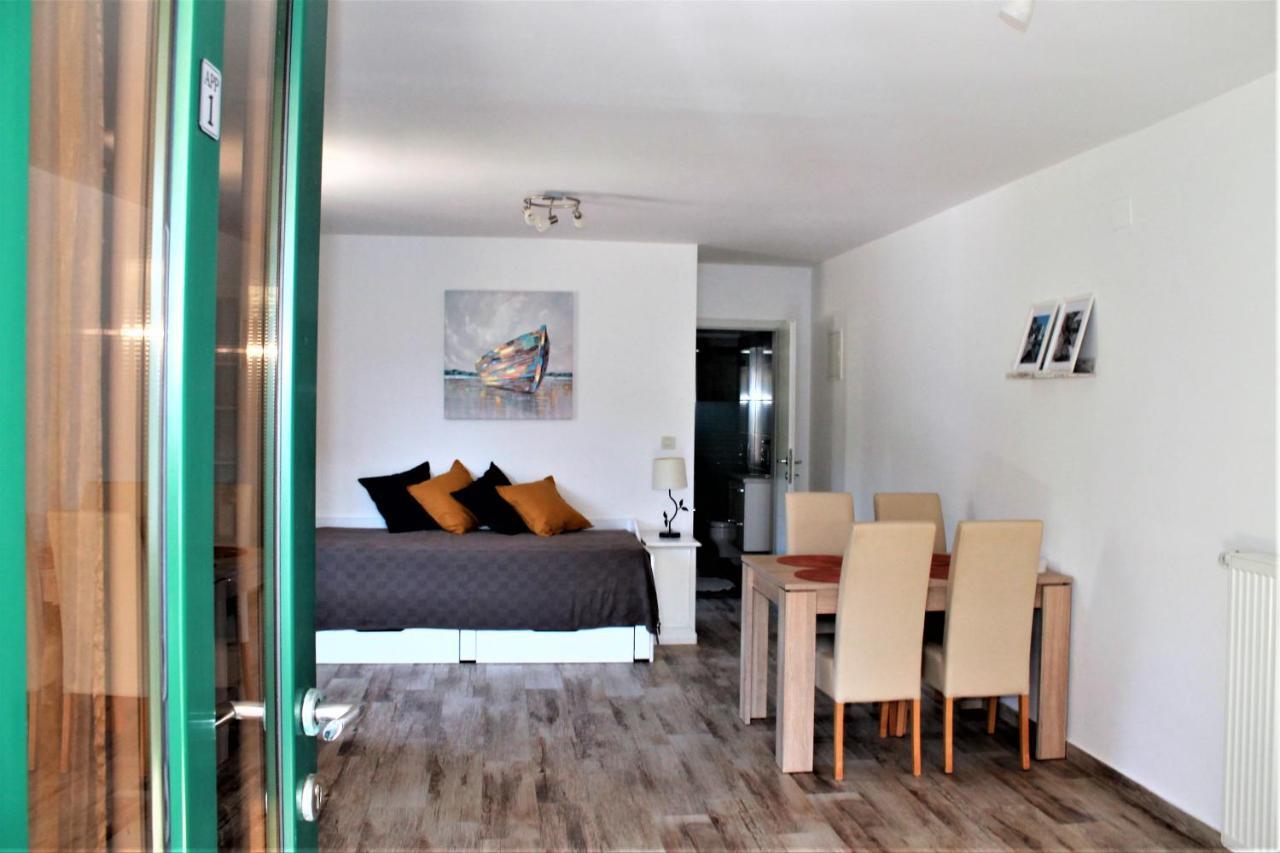 Apartmani Klaudija Valun Exterior photo