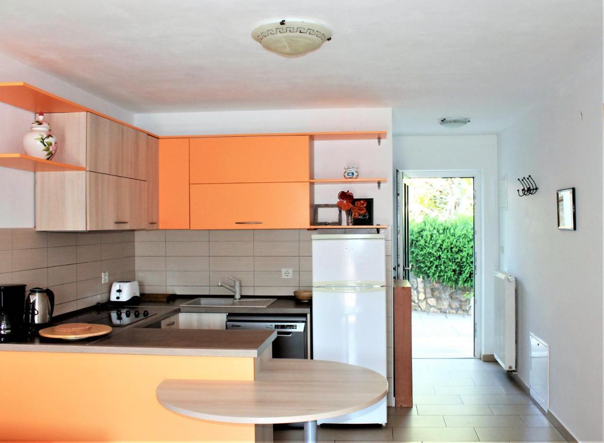 Apartmani Klaudija Valun Exterior photo