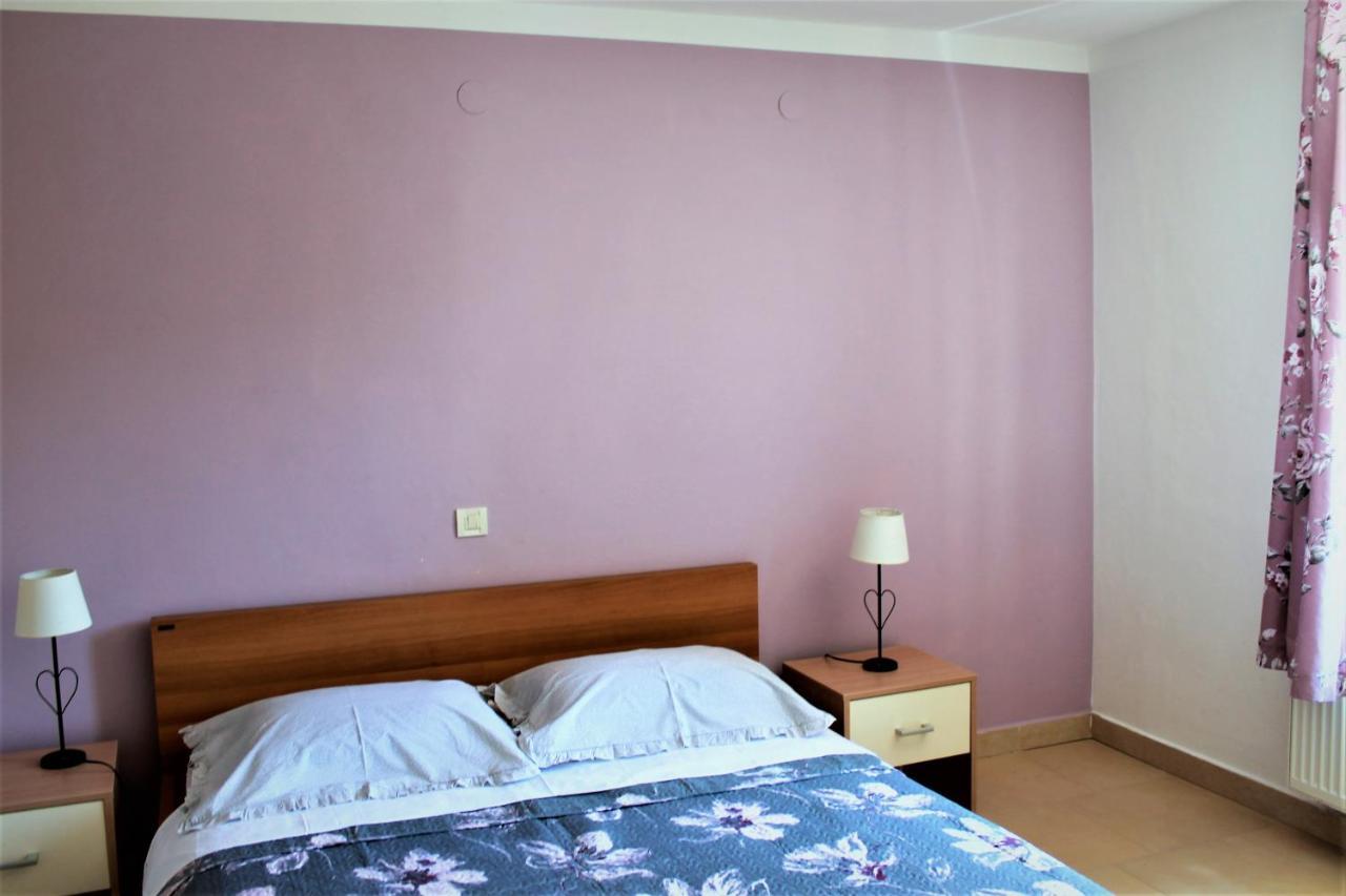 Apartmani Klaudija Valun Exterior photo