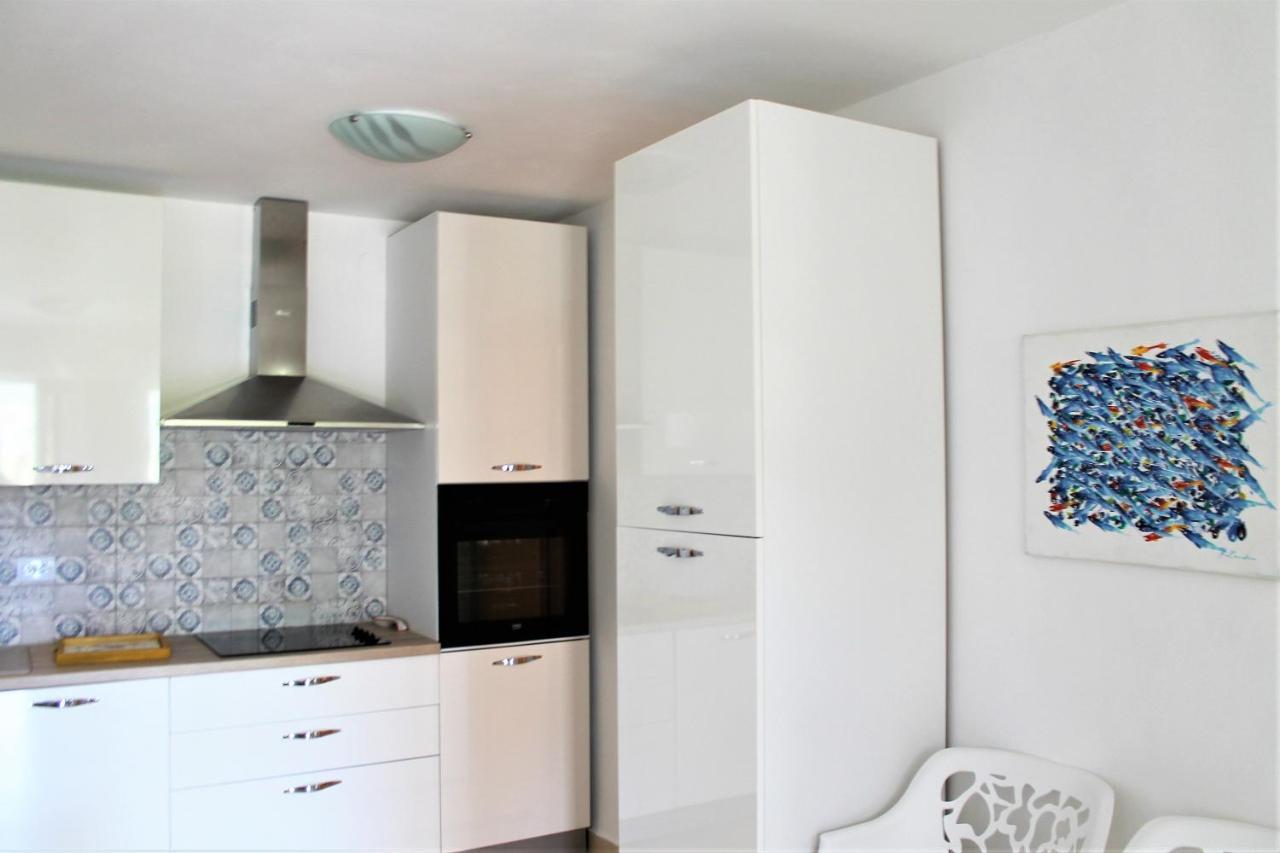 Apartmani Klaudija Valun Exterior photo